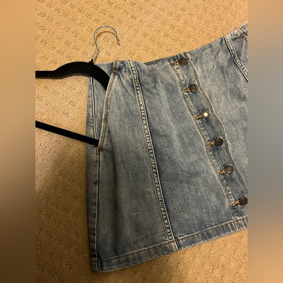 Denim High-Waisted Skirt - Picture 3 of 4